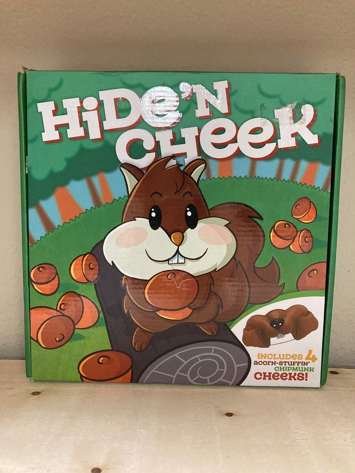 Hide'N Cheek: Board Game